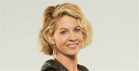 Jenna Elfman Body Measurements Bra Size Height Weight Shoe。